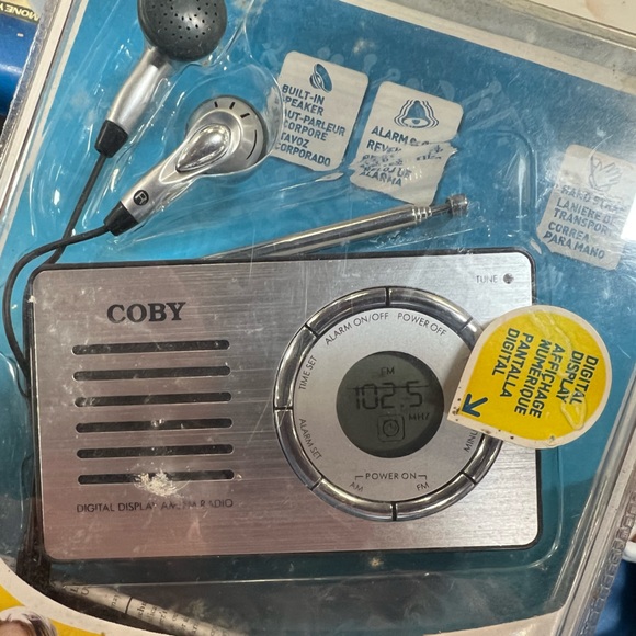 Vintage Coby Compact AM/FM Radio - Picture 3 of 3